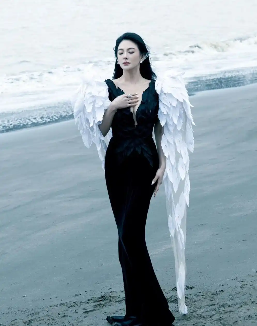 张雨绮的时尚风格与红毯魅力_张雨绮红毯礼服_张雨绮走红毯