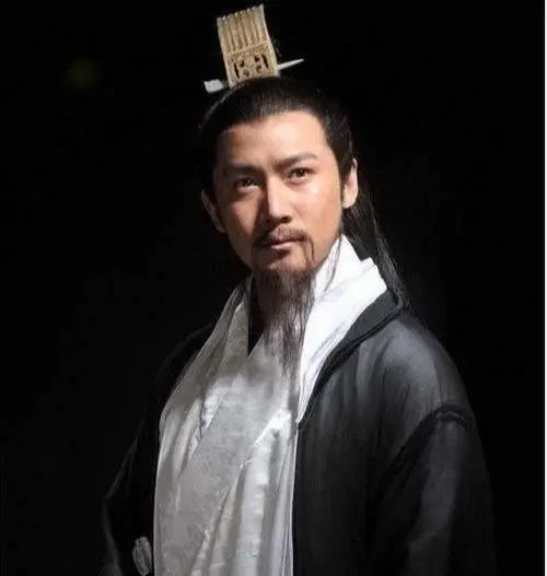 李斯提出的观点_李斯的军事影响与战略思考_李斯制定了一系列重要政策