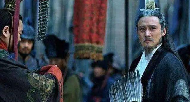 李斯提出的观点_李斯的军事影响与战略思考_李斯制定了一系列重要政策