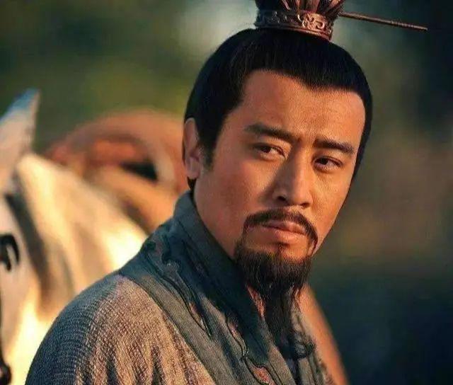 李斯提出的观点_李斯制定了一系列重要政策_李斯的军事影响与战略思考