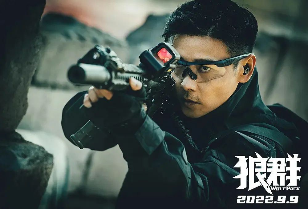 张晋全身是伤仍坚持突破动作片，新片狼群拍摄中动作演员集体受伤