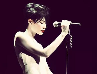 王菲演唱会2022_王菲的歌曲演唱会_王菲的演唱会门票销售一空，令人期待