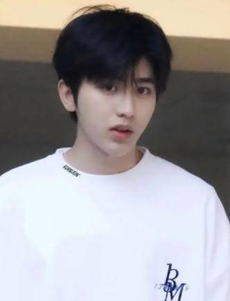 蔡徐坤的qq是_蔡徐坤tfboys_蔡徐坤