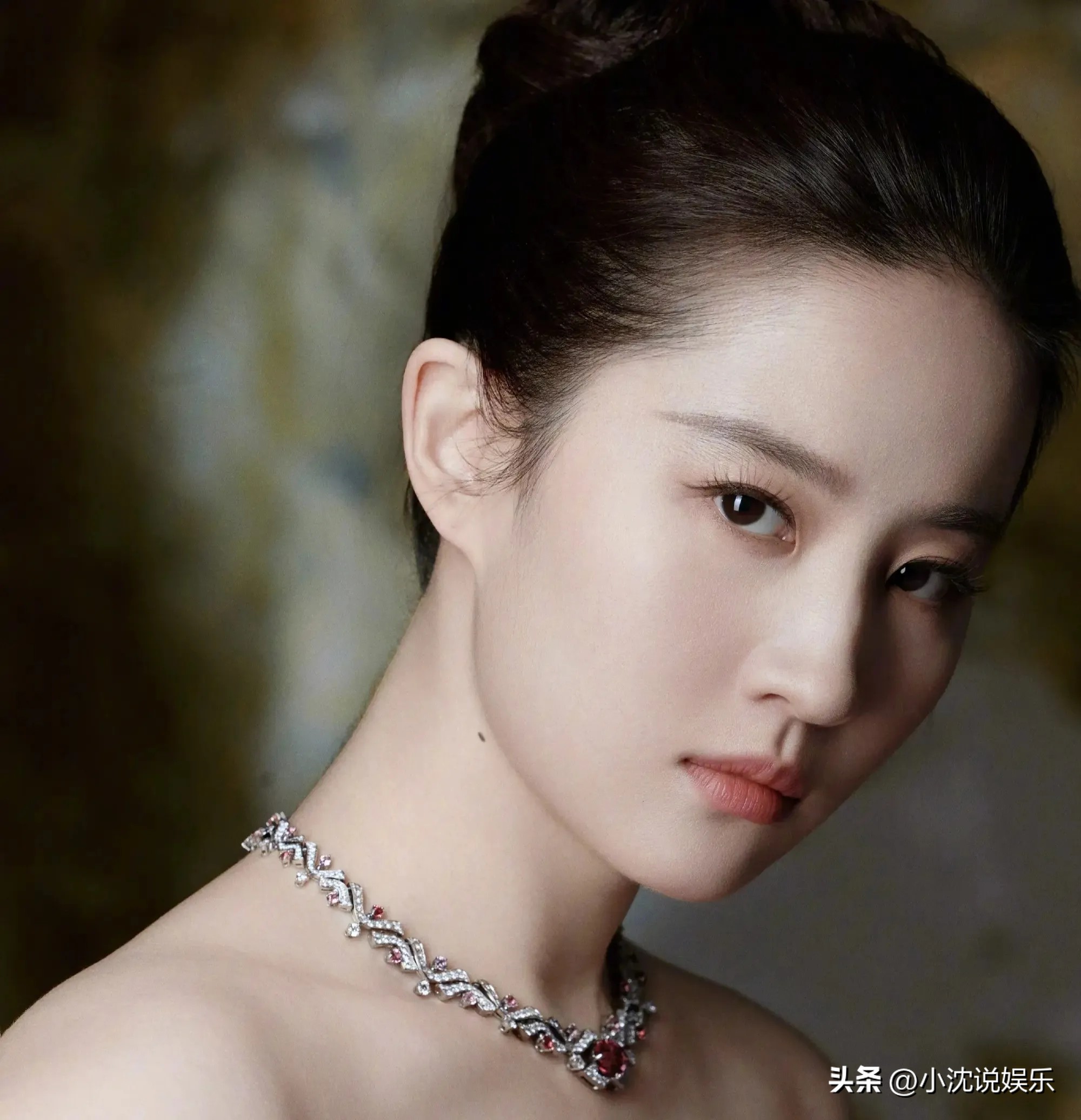 刘亦菲实践艺术追求图片_刘亦菲的艺术追求与实践_刘亦菲课题艺术照