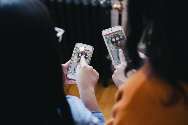 小米手机高性价比的秘诀：设计、MIUI系统与网络营销策略