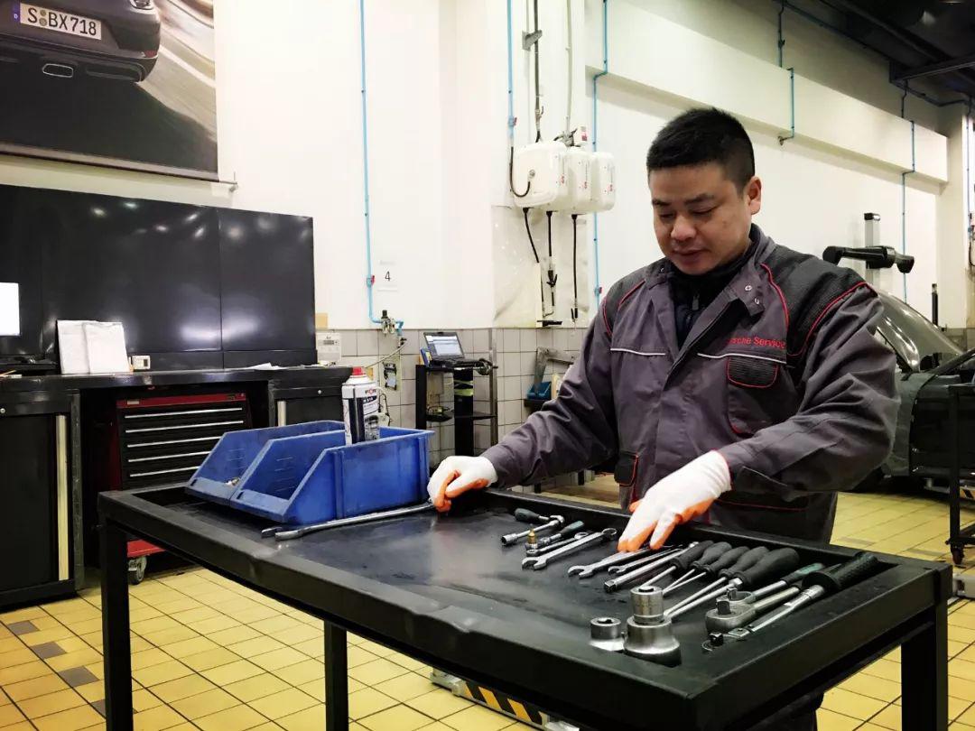 如何通过拥有保时捷提升自信？_提升自信培训_拥有自信迈向成功名言