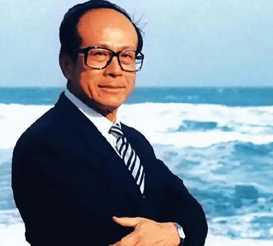 李嘉诚成功之路：从塑料花小贩到华人首富的传奇商业人生